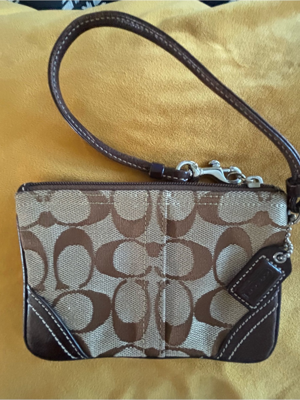 COACH - Vintage Wristlet Brown.